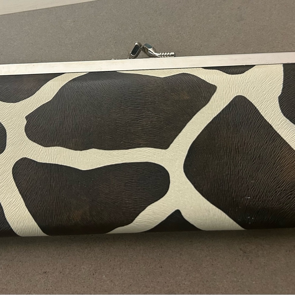 Wallet Giraffe Pattern Long Wallet Preowned light fading - Picture 3 of 8